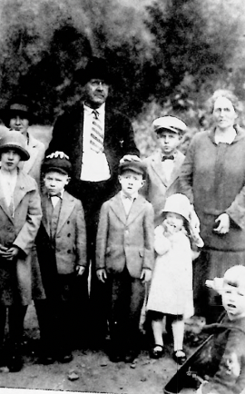 Ethel, Lodge, Irvin, Mattie, Warren G., Eunice, Elexious, Hassel and Elizabeth (Blankenship) Evans 1926